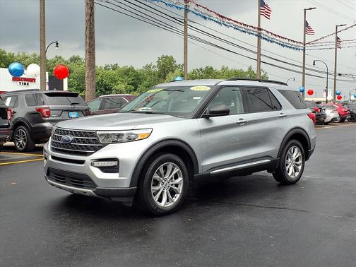 Iconic Silver Metallic 2023 Ford Explorer XLT