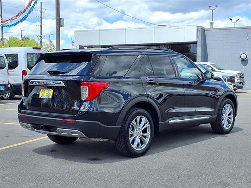 Agate Black Metallic 2024 Ford Explorer XLT