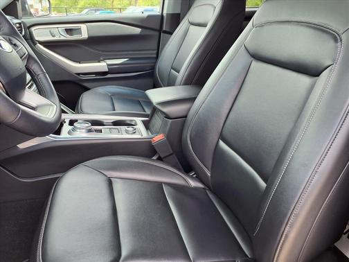 Agate Black Metallic 2024 Ford Explorer XLT
