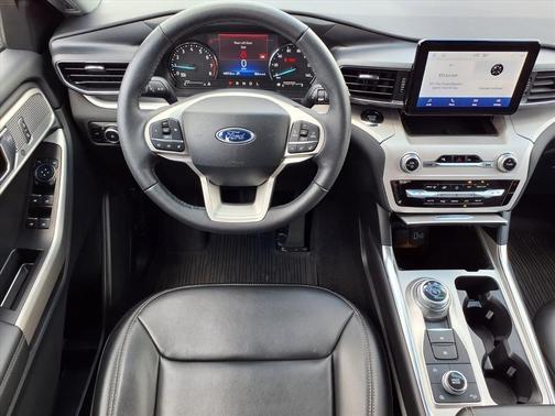 Agate Black Metallic 2024 Ford Explorer XLT