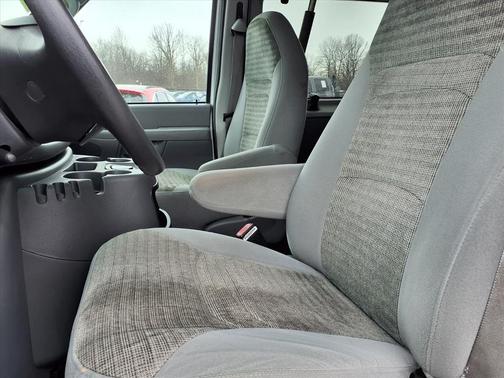 2004 Ford E350 Super Duty Base