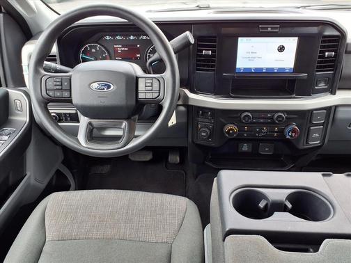 Oxford White 2025 Ford F-250 XLT