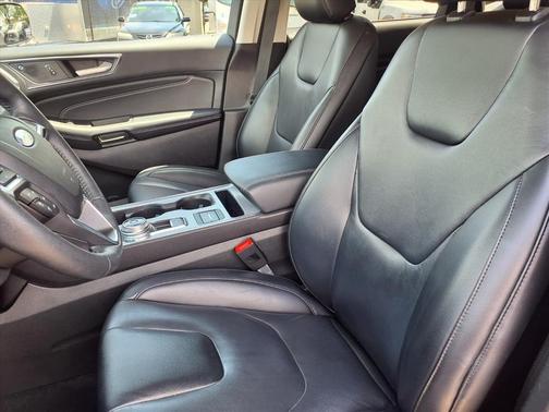 Agate Black Metallic 2021 Ford Edge Titanium