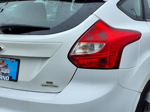 Oxford White 2014 Ford Focus SE