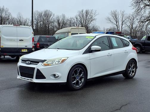 Oxford White 2014 Ford Focus SE