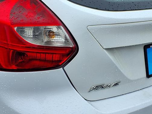 Oxford White 2014 Ford Focus SE
