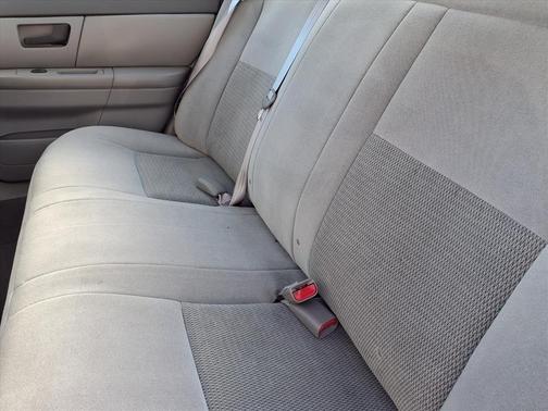 2003 Ford Taurus SE
