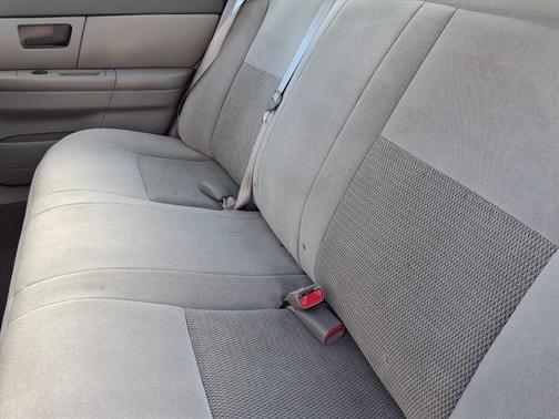 2003 Ford Taurus SE