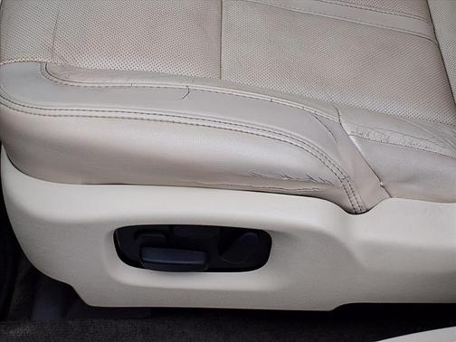 2015 Lincoln MKS Base