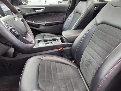 Carbonized Gray Metallic 2024 Ford Edge ST-Line