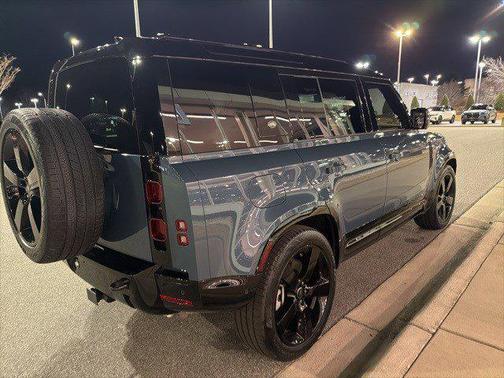 2024 Land Rover Defender 110 P400 X-Dynamic SE