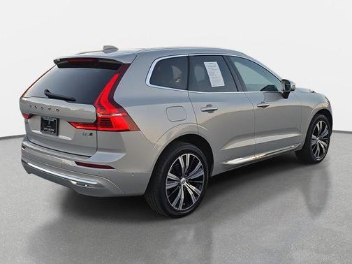 2023 Volvo XC60 B5 Plus Bright Theme