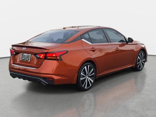 2021 Nissan Altima SR FWD