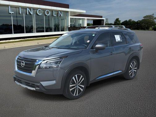 2024 Nissan Pathfinder Platinum FWD
