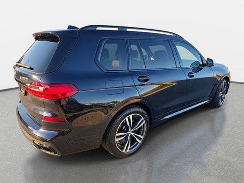 2022 BMW X7 M50i