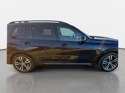 2022 BMW X7 M50i