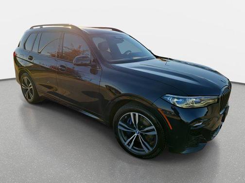 2022 BMW X7 M50i