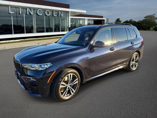 2022 BMW X7 M50i