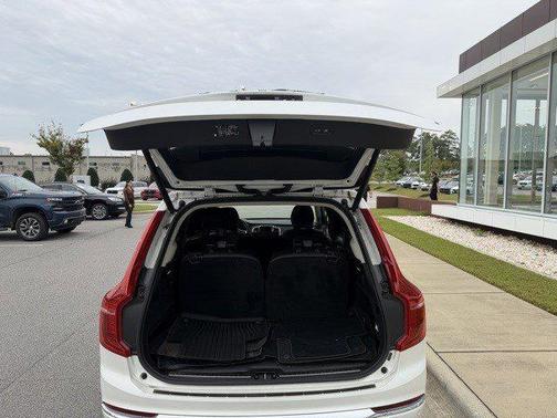 2024 Volvo XC90 B5 Core Bright Theme