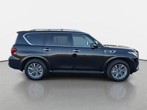2023 INFINITI QX80 Luxe