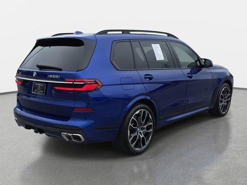 2025 BMW X7 M60i