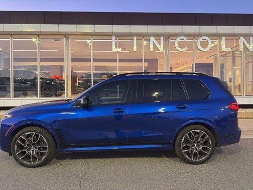 2025 BMW X7 M60i