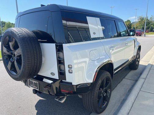 2023 Land Rover Defender 110 V8