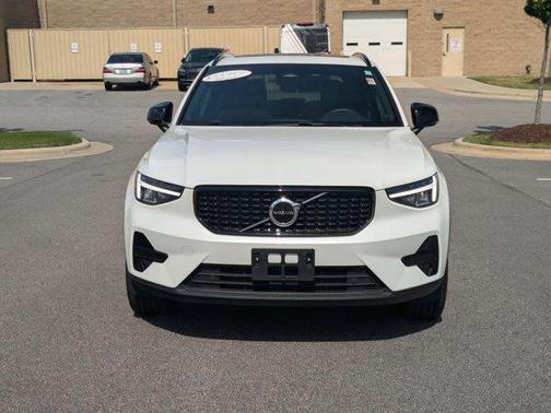 2024 Volvo XC40 B5 Core Bright Theme