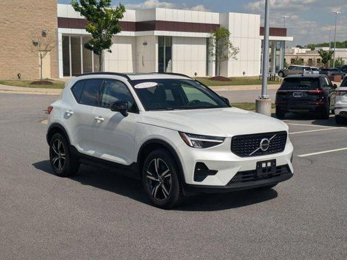 2024 Volvo XC40 B5 Core Bright Theme