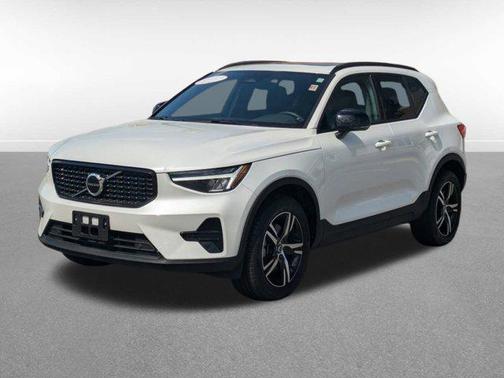 2024 Volvo XC40 B5 Core Bright Theme