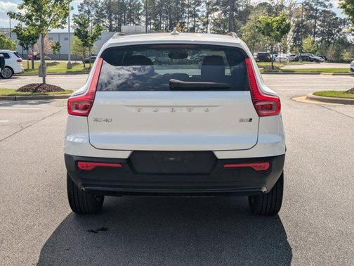 2024 Volvo XC40 B5 Core Bright Theme