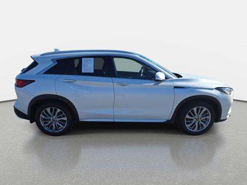 2023 INFINITI QX50 LUXE AWD