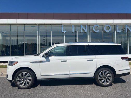 2023 Lincoln Navigator Reserve