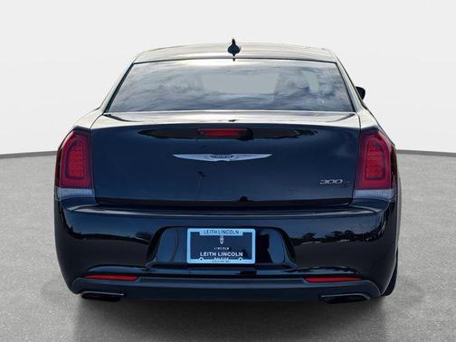 2016 Chrysler 300 S