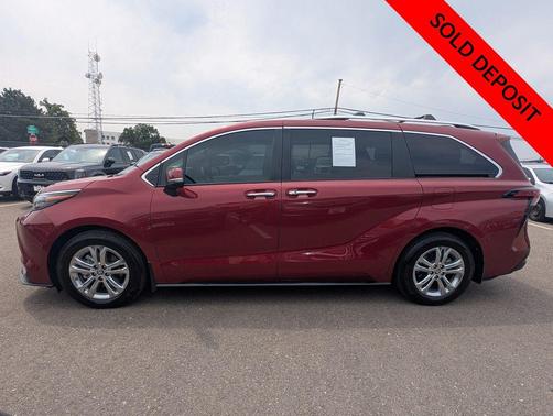 2024 Toyota Sienna Platinum 7 Passenger