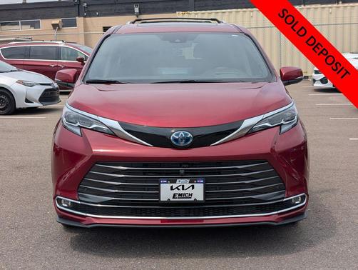 2024 Toyota Sienna Platinum 7 Passenger
