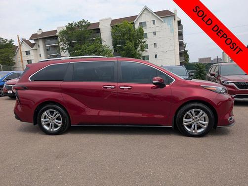 2024 Toyota Sienna Platinum 7 Passenger