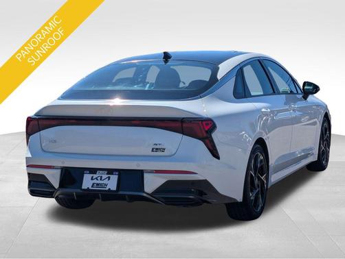 Snow White Pearl 2025 Kia K5 GT-Line