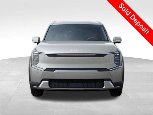 Ivory Silver 2026 Kia EV9 Wind