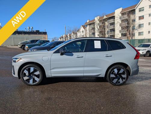 2024 Volvo XC60 Recharge Plug-In Hybrid T8 Plus Dark Theme