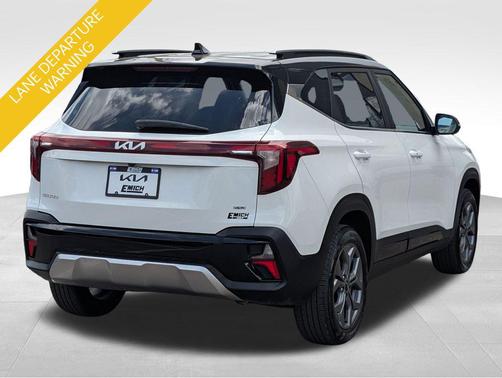 Clear White/Black Roof 2024 Kia Seltos S