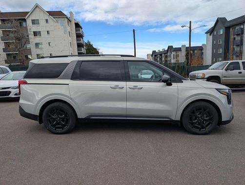 2025 Kia Carnival SX