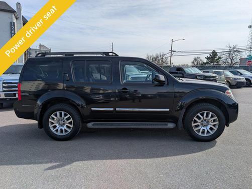 2012 Nissan Pathfinder LE