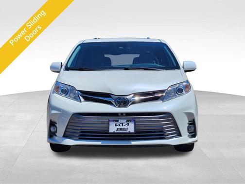 Blizzard Pearl 2020 Toyota Sienna XLE
