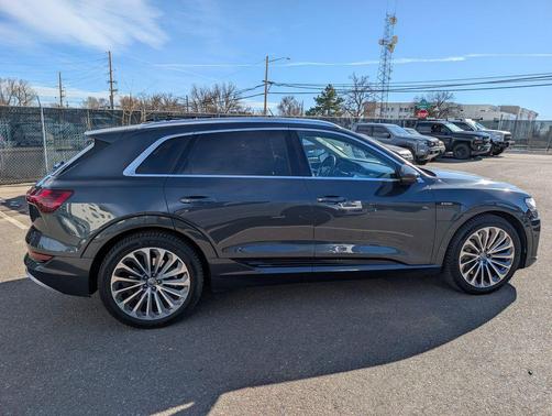 2019 Audi e-tron Premium Plus