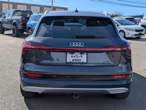 2019 Audi e-tron Premium Plus