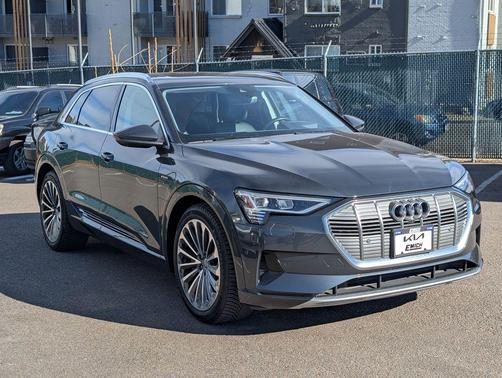 2019 Audi e-tron Premium Plus