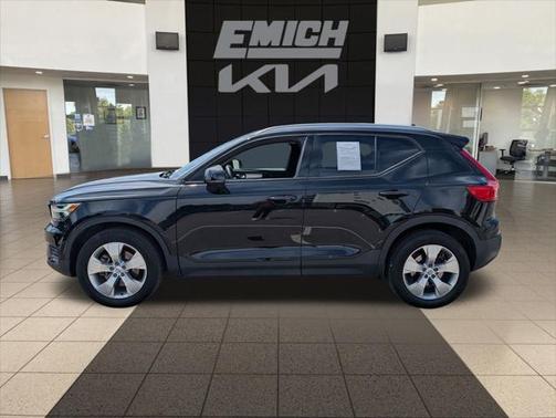 2020 Volvo XC40 T5 Momentum
