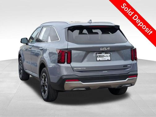 Everlasting Silver 2025 Kia Sorento S