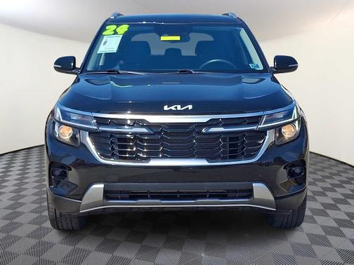 Fusion Black 2024 Kia Seltos S